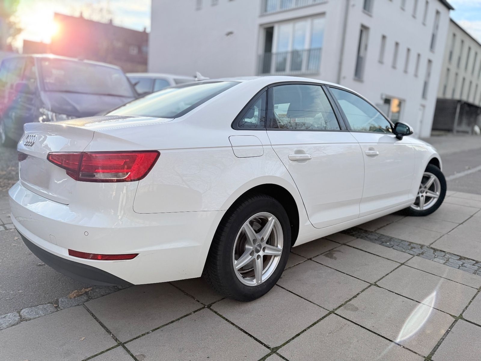 Audi A4 Lim.AUTOMATI/PDC/KAMERA/TEMPOMA/I HAND foto 8