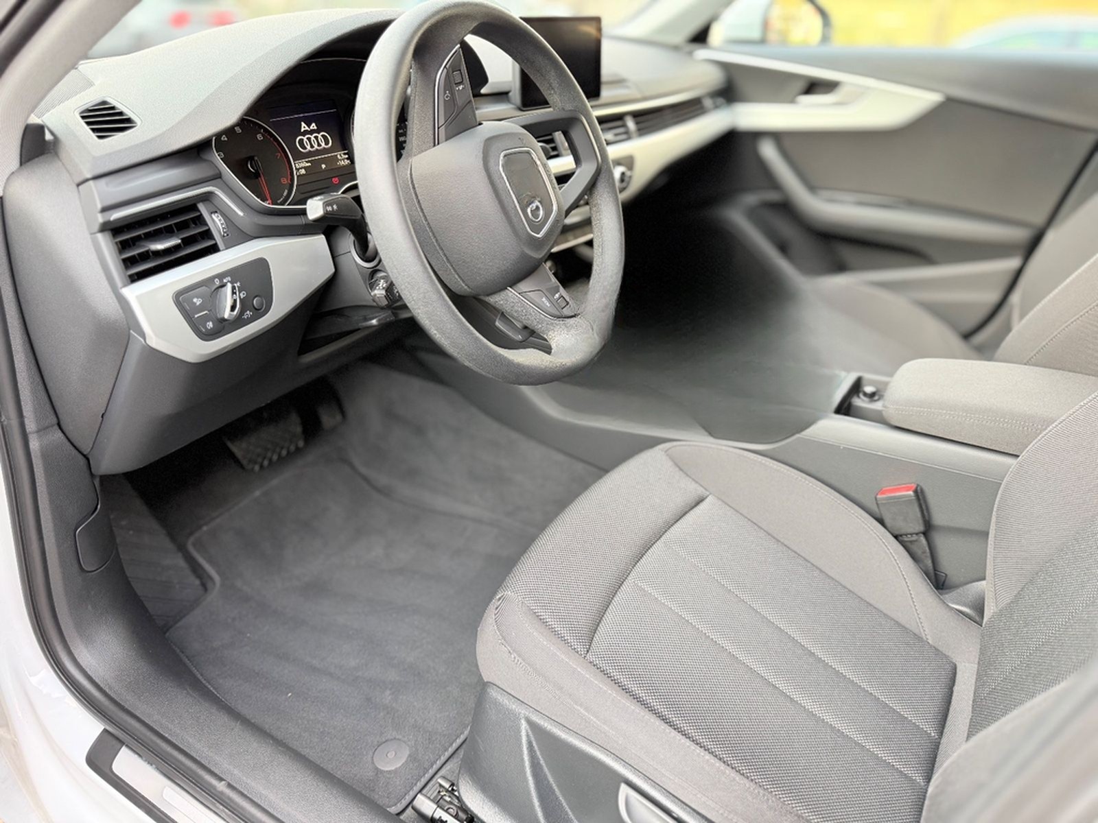 Audi A4 Lim.AUTOMATI/PDC/KAMERA/TEMPOMA/I HAND foto 10