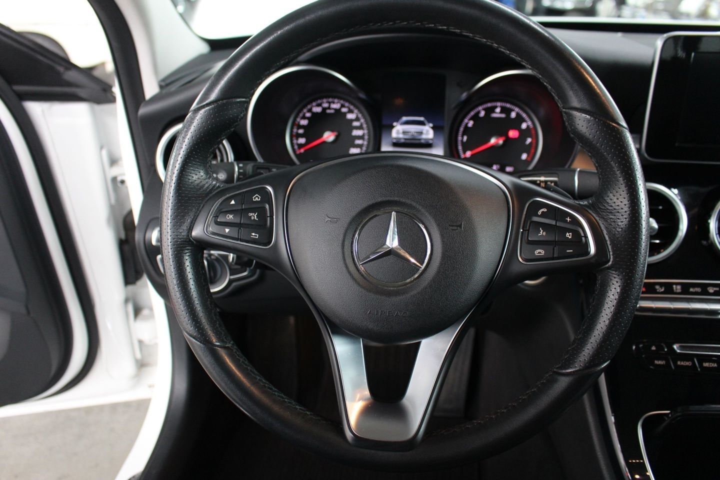 Mercedes-Benz C 180 T Avantgarde Navi LED SHZ PTS foto 10