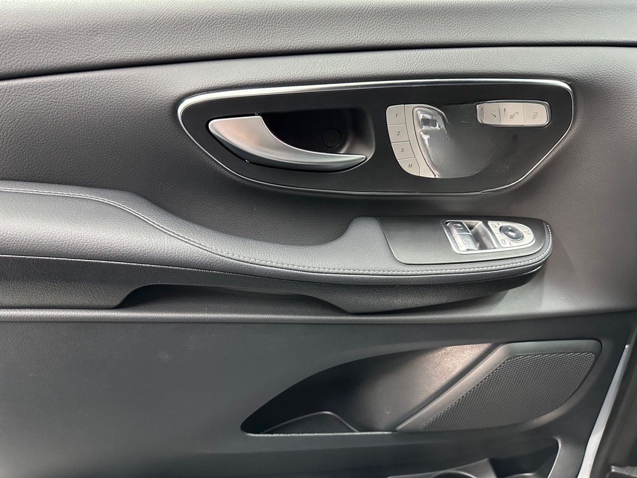 Mercedes-Benz V 250 d AVANTGARDE Kompakt Airmatic AMG STHZ AHK foto 14