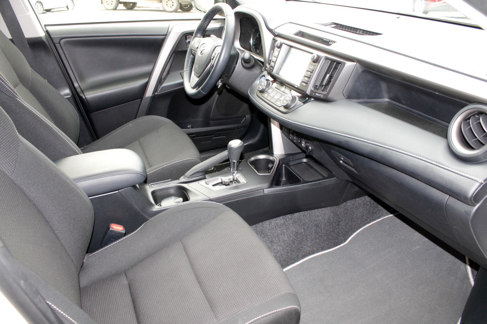 Toyota RAV 4 2.5 4x2 Hybrid Team D  WENIG KILOMETER !!! foto 11