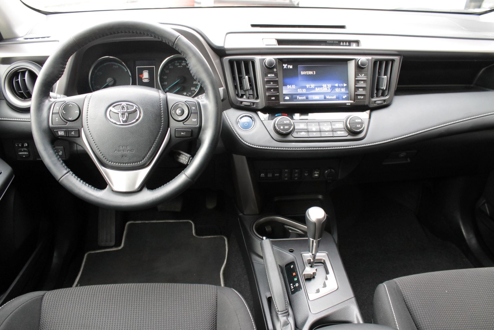 Toyota RAV 4 2.5 4x2 Hybrid Team D  WENIG KILOMETER !!! foto 6