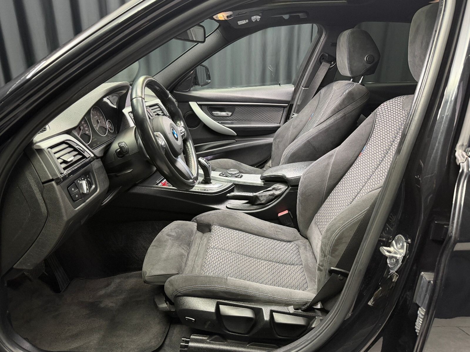 BMW 335i |M-PAKET|M-PERFORMANCE|AUTOMATIK|19-ZOLL foto 21