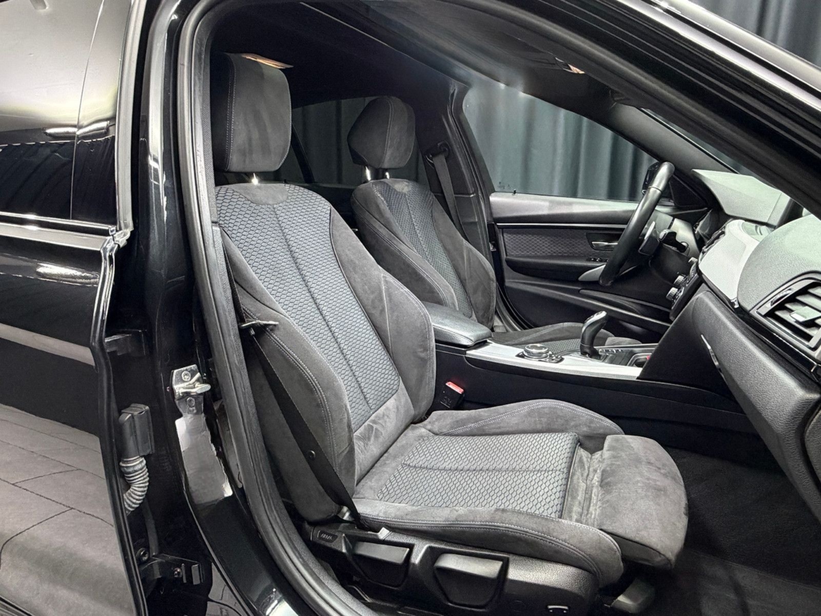 BMW 335i |M-PAKET|M-PERFORMANCE|AUTOMATIK|19-ZOLL foto 32
