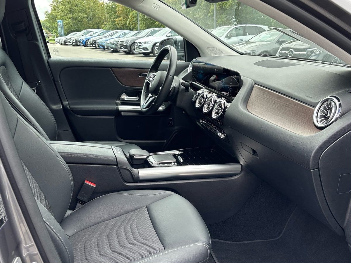 Mercedes-Benz EQA 300 4M Progressive Kamera Distronic CarPlay foto 14