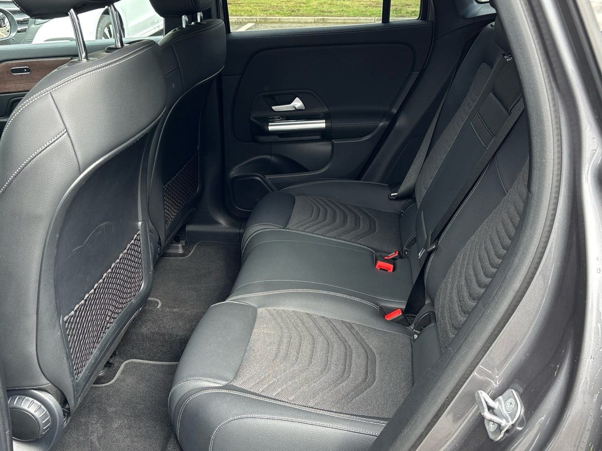 Mercedes-Benz EQA 300 4M Progressive Kamera Distronic CarPlay foto 15
