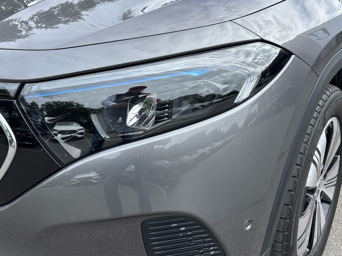 Mercedes-Benz EQA 300 4M Progressive Kamera Distronic CarPlay foto 7