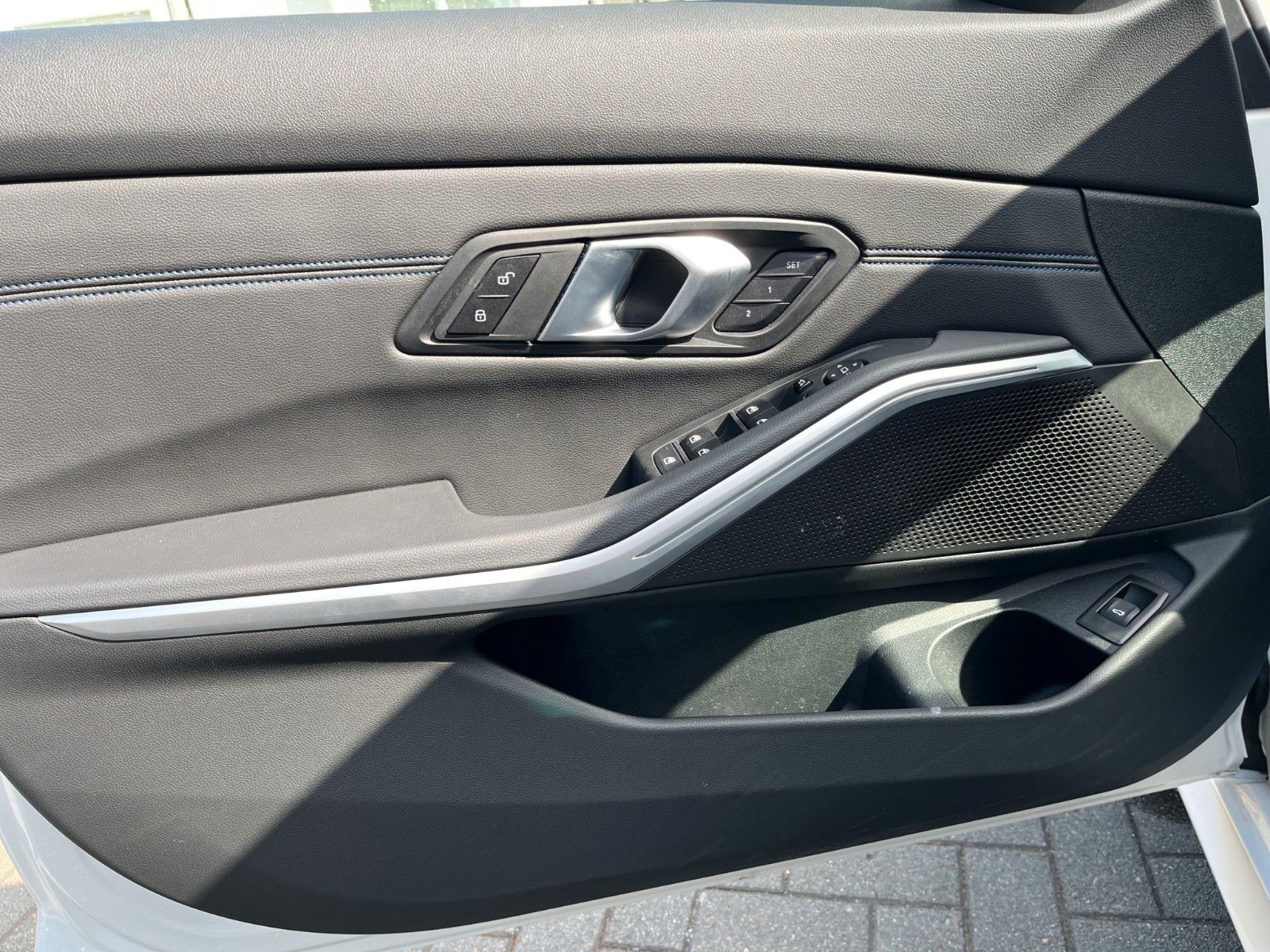 BMW 320dA Touring MSport 18" Pano DAP PAP AHK eSitze foto 14