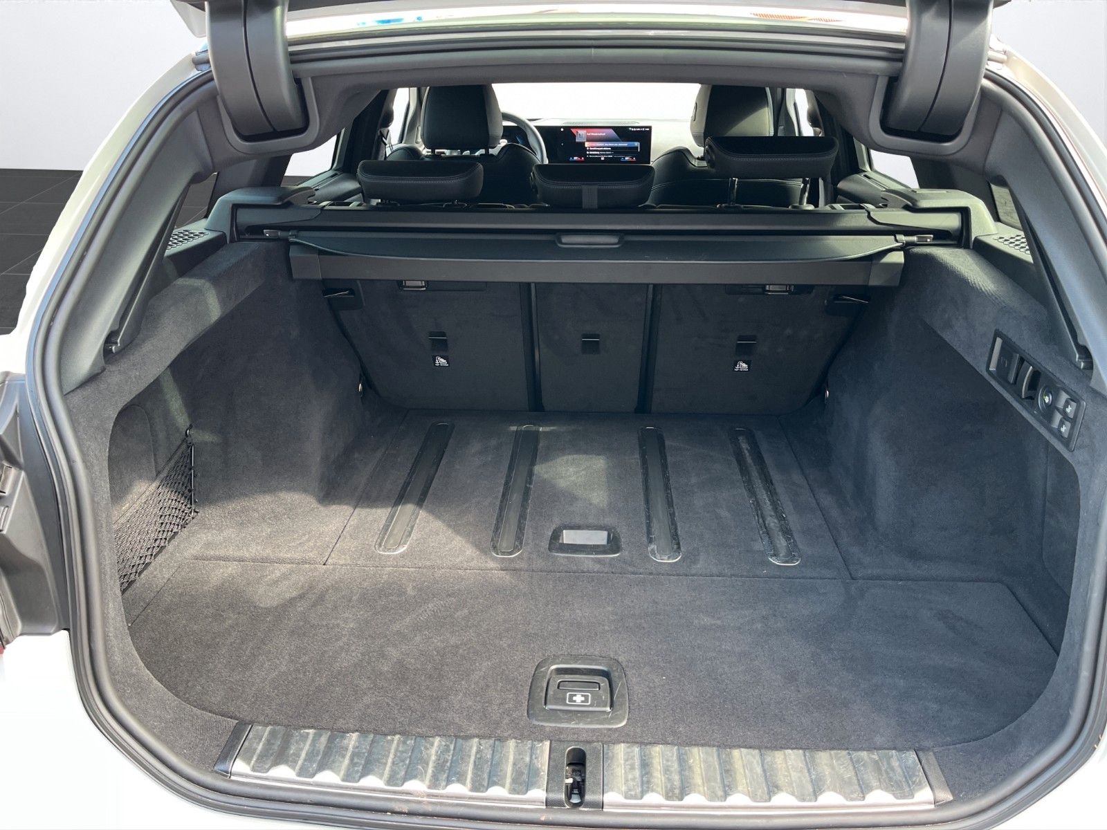 BMW 320dA Touring MSport 18" Pano DAP PAP AHK eSitze foto 18