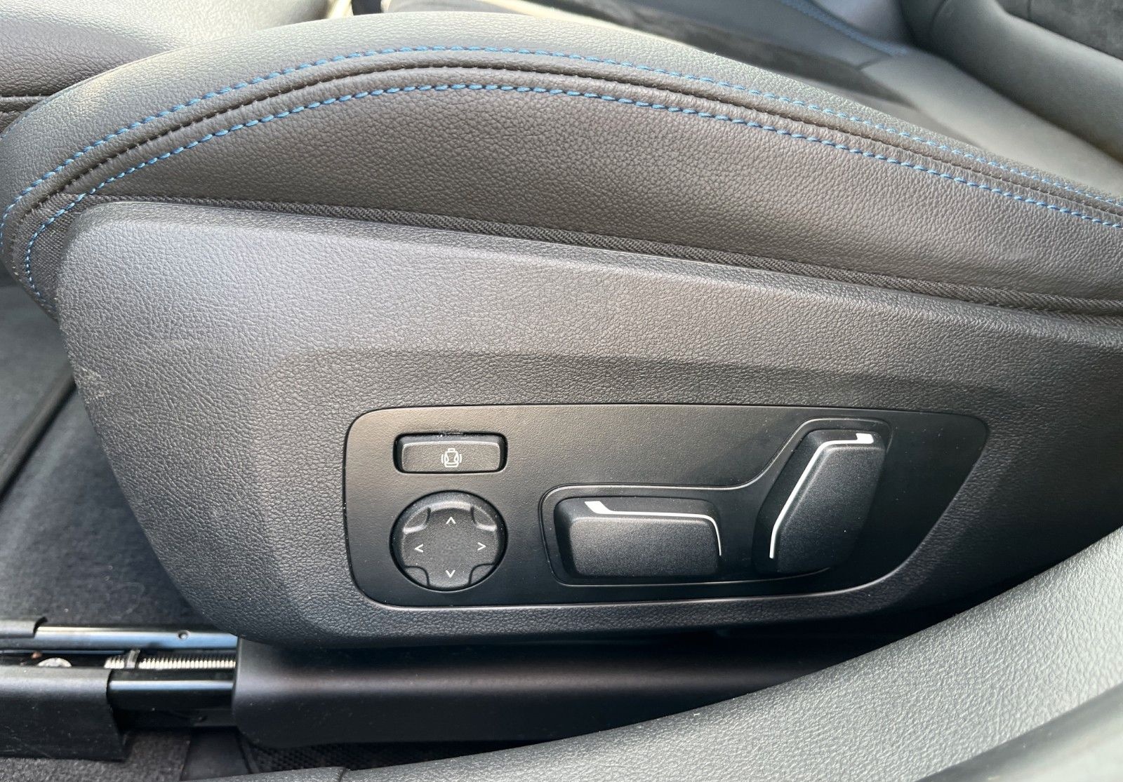 BMW 320dA Touring MSport 18" Pano DAP PAP AHK eSitze foto 22