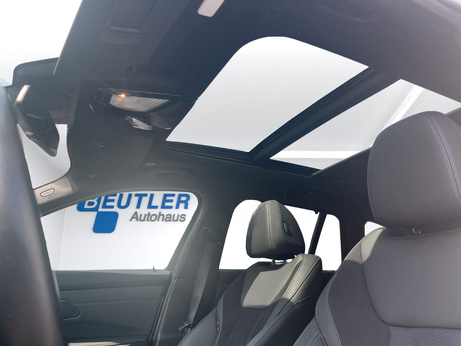 BMW 320dA Touring MSport 18" Pano DAP PAP AHK eSitze foto 24