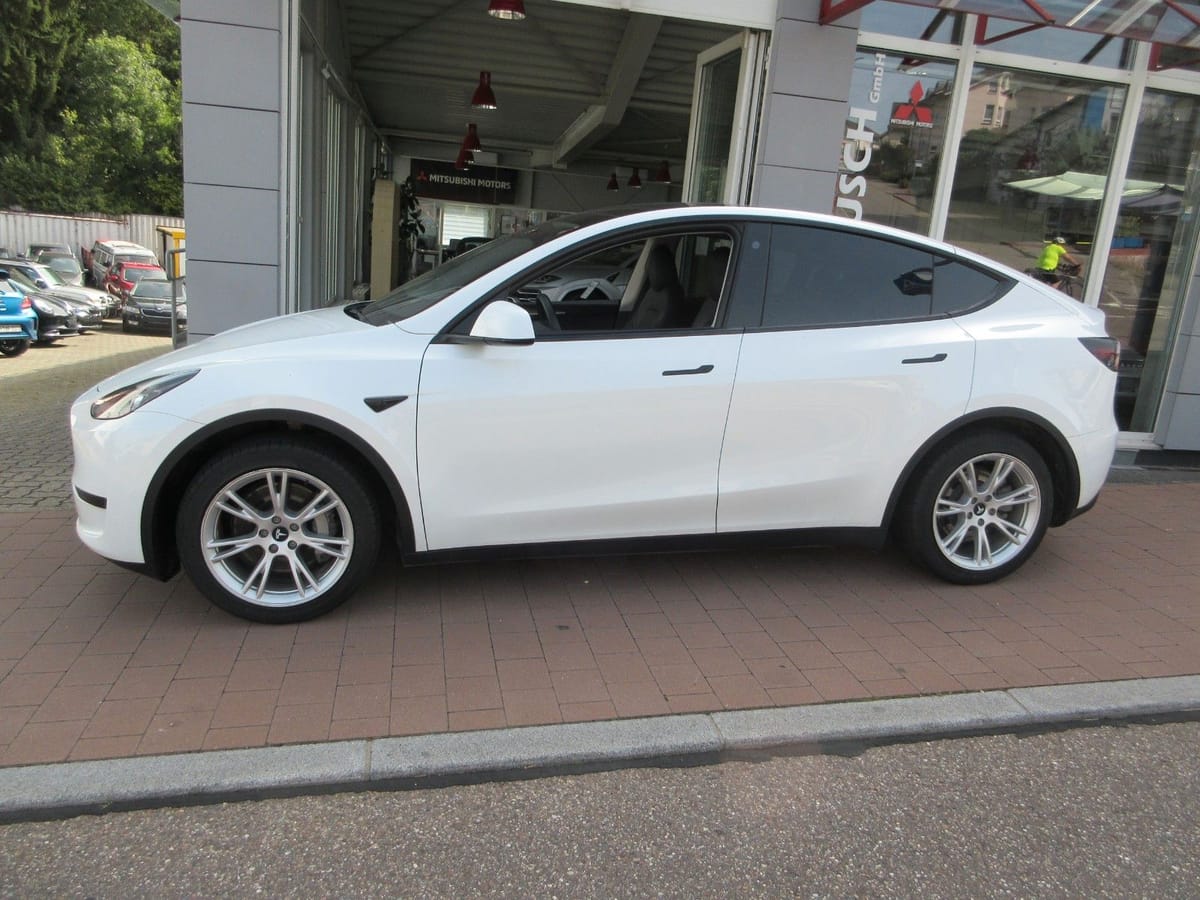 Tesla Model Y Basis RWD NavigationLED ACC foto 2