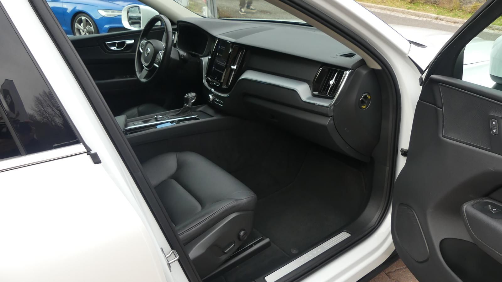 Volvo XC60*4WD*SHZ*Aut.*Leder*Navi*LED*Pano foto 13