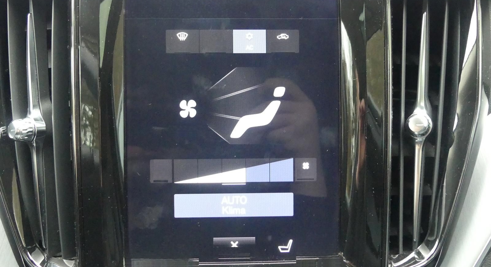 Volvo XC60*4WD*SHZ*Aut.*Leder*Navi*LED*Pano foto 18