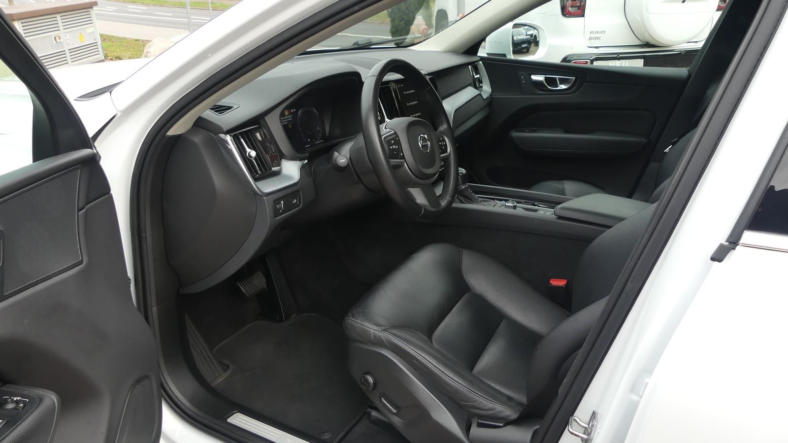 Volvo XC60*4WD*SHZ*Aut.*Leder*Navi*LED*Pano foto 9