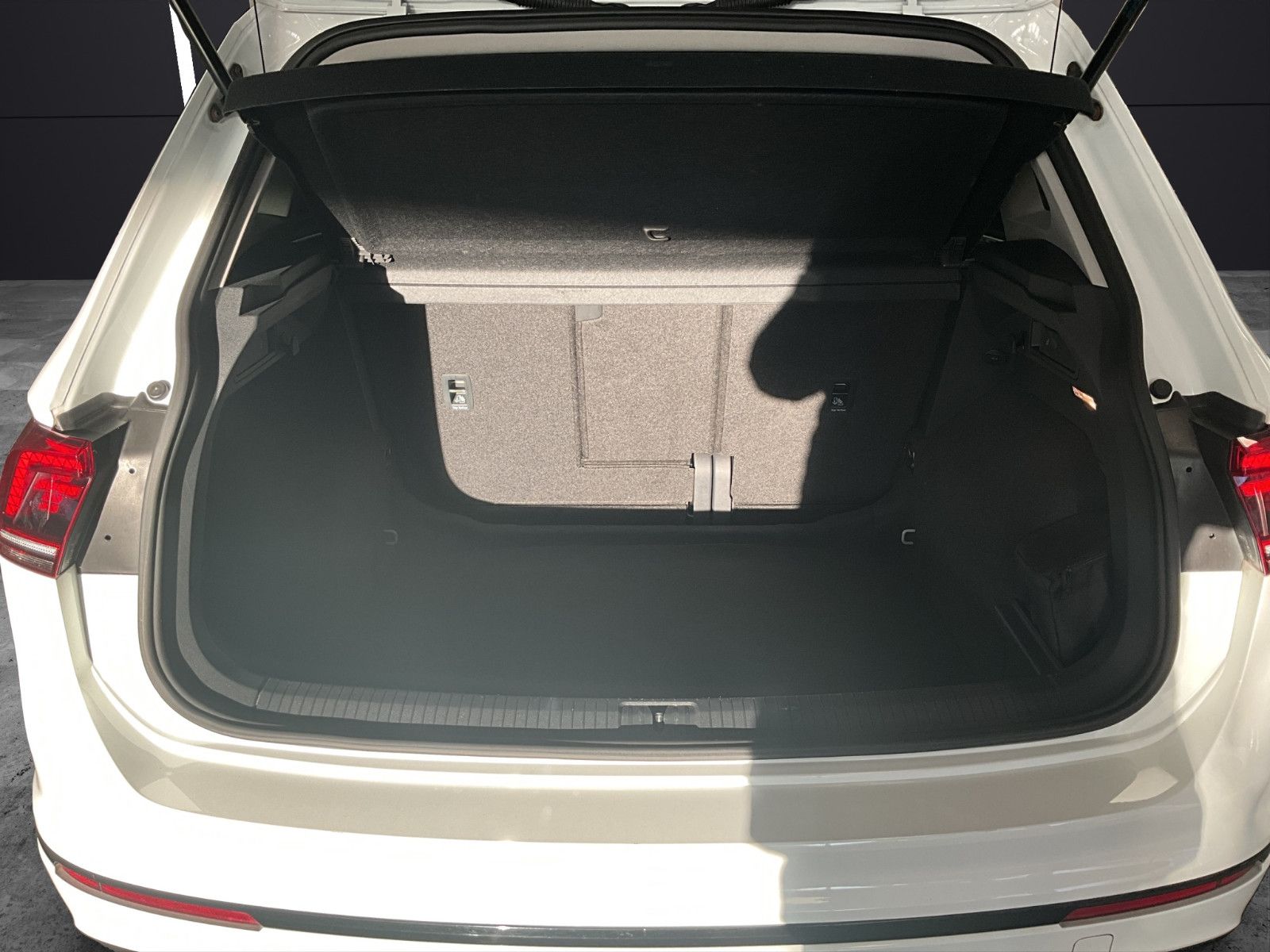 Volkswagen Tiguan Highline R-line 4Mo/Mirror/AHK/LED/ACC foto 16