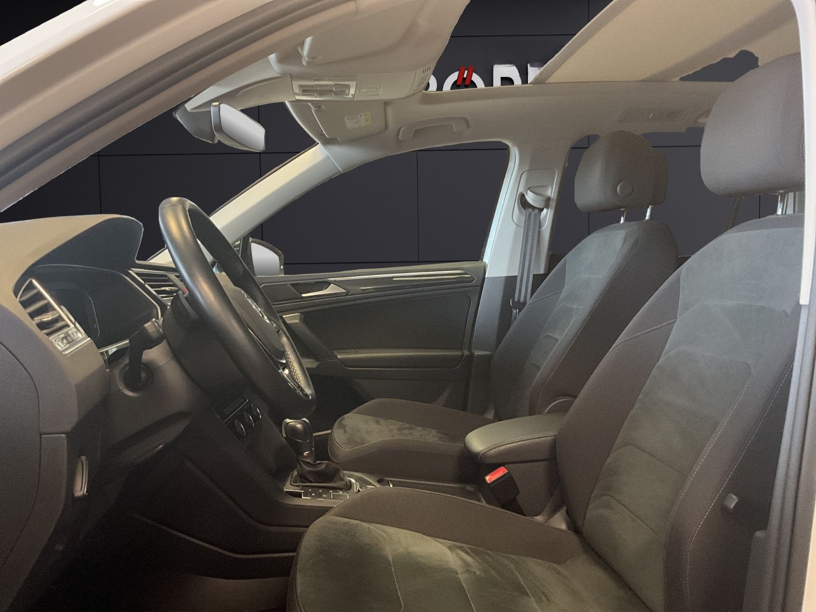 Volkswagen Tiguan Highline R-line 4Mo/Mirror/AHK/LED/ACC foto 19