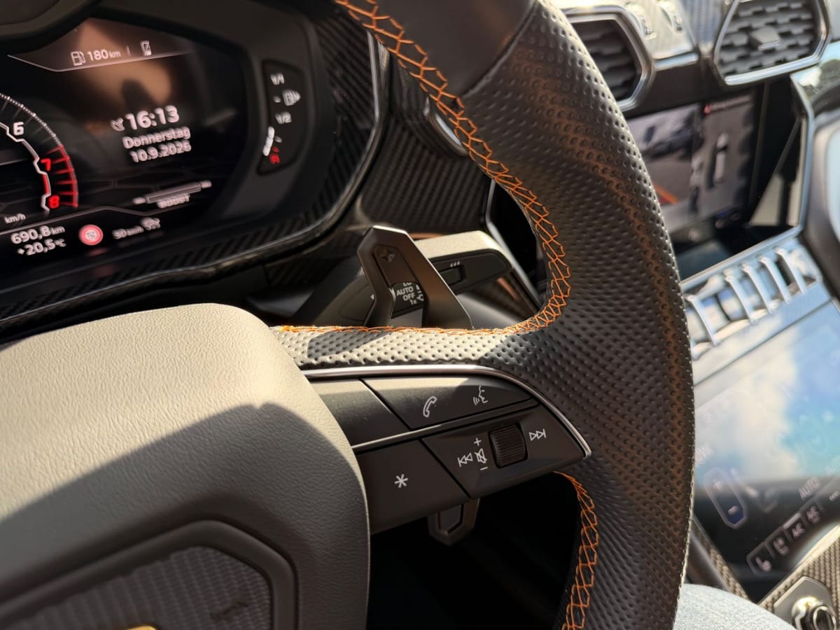 Lamborghini Urus / FULL-CARBON-IN / PANORAMA / SENSONUM foto 25