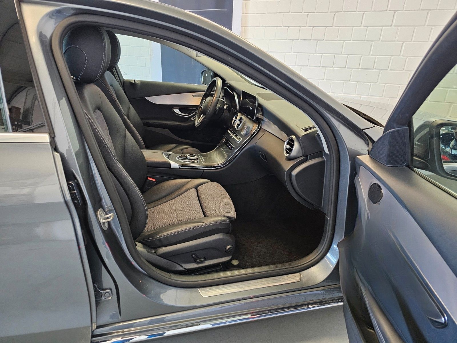 Mercedes-Benz C 180  CGI Avantgarde + Navi/LED/ACC/RFK/Klima foto 11