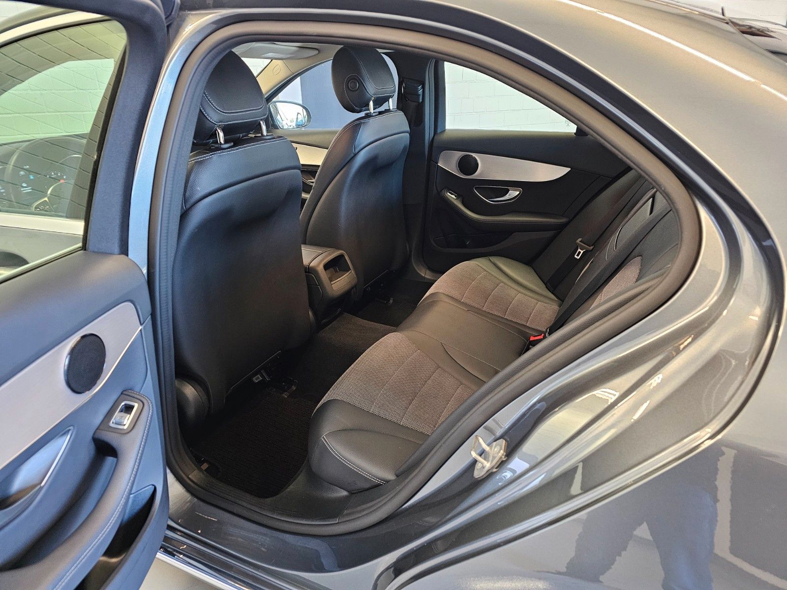 Mercedes-Benz C 180  CGI Avantgarde + Navi/LED/ACC/RFK/Klima foto 9