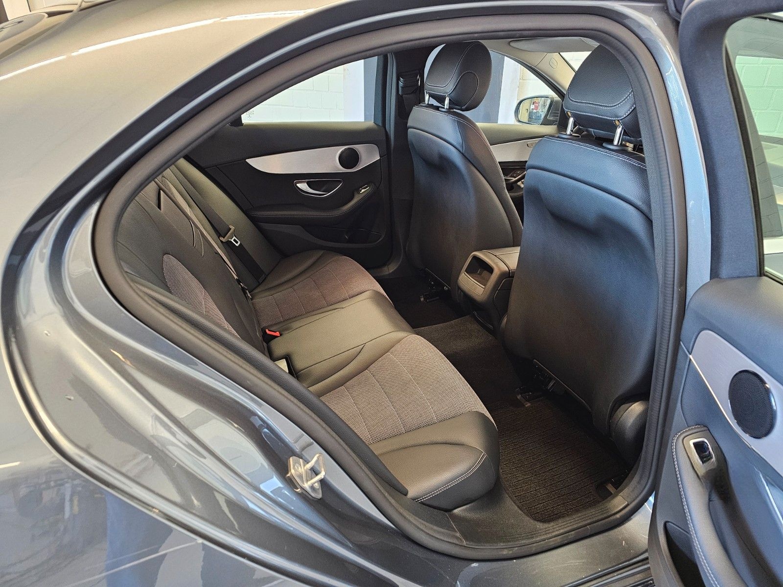 Mercedes-Benz C 180  CGI Avantgarde + Navi/LED/ACC/RFK/Klima foto 10