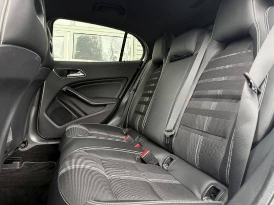 Mercedes-Benz GLA 200 1.6 Night-Paket LED Navi 360°Kamera foto 14