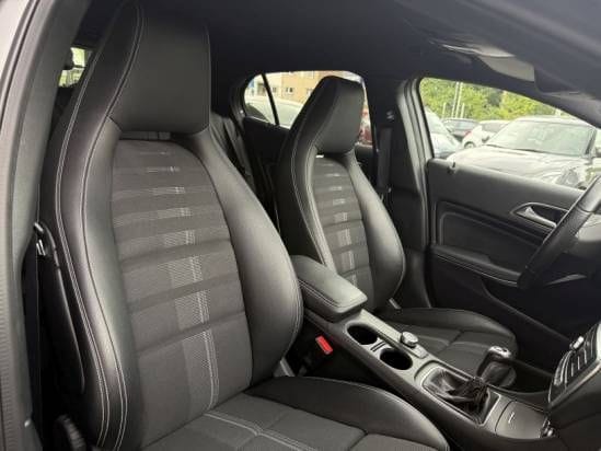 Mercedes-Benz GLA 200 1.6 Night-Paket LED Navi 360°Kamera foto 15