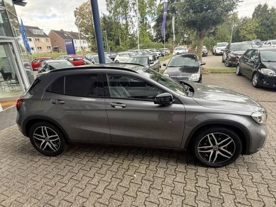 Mercedes-Benz GLA 200 1.6 Night-Paket LED Navi 360°Kamera foto 8