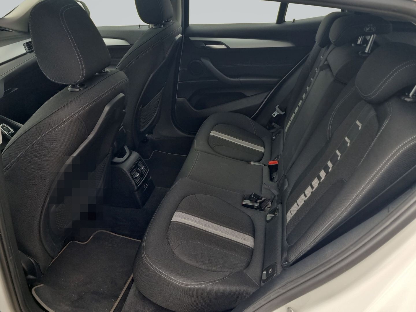 BMW X2 sDrive 18i+ACC+HUD+EL. PANODACH+Navi+PARKASSI foto 12