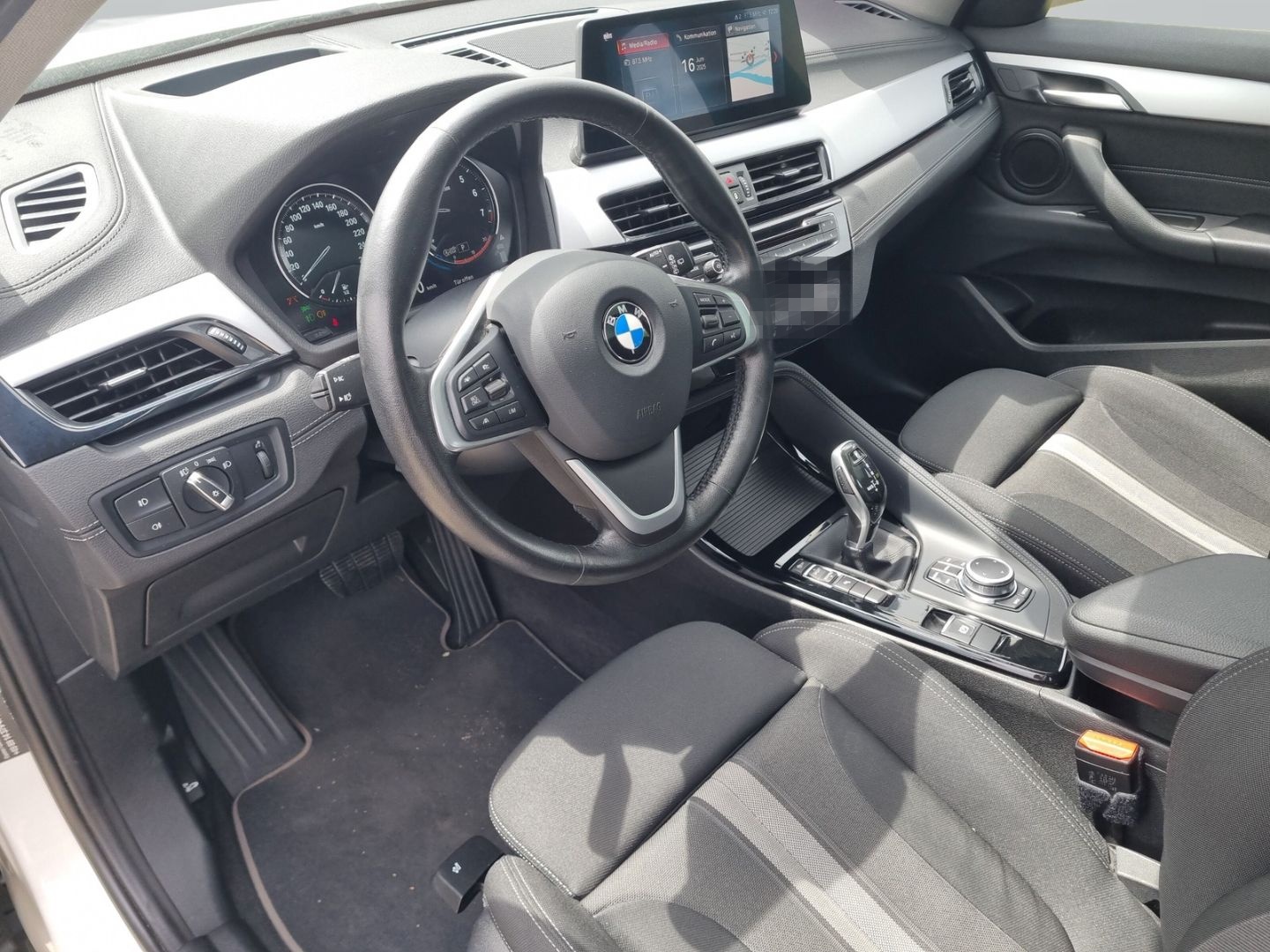 BMW X2 sDrive 18i+ACC+HUD+EL. PANODACH+Navi+PARKASSI foto 14