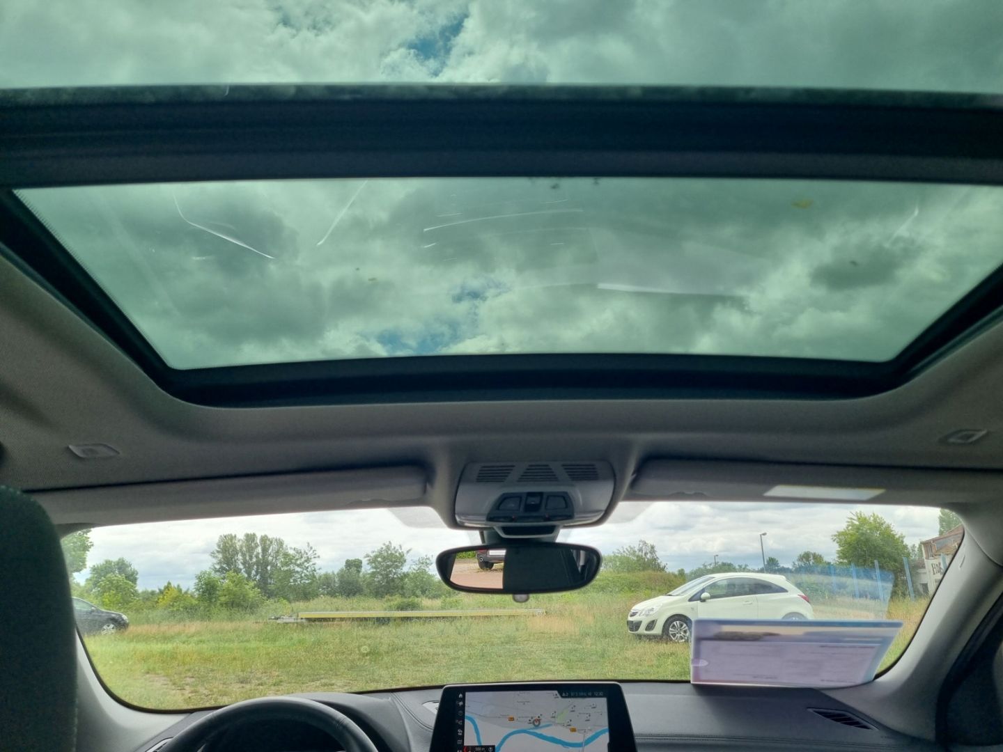 BMW X2 sDrive 18i+ACC+HUD+EL. PANODACH+Navi+PARKASSI foto 21
