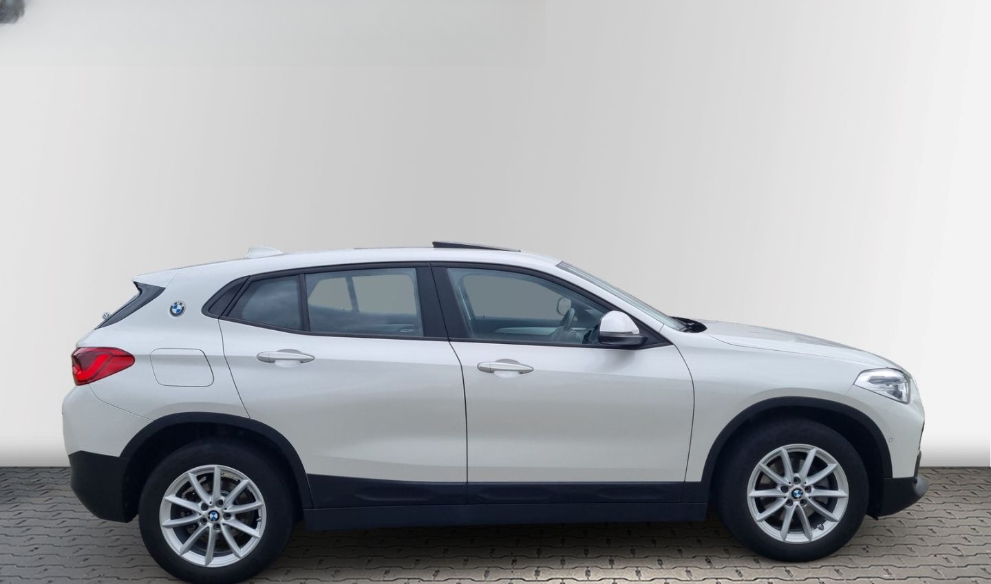 BMW X2 sDrive 18i+ACC+HUD+EL. PANODACH+Navi+PARKASSI foto 4