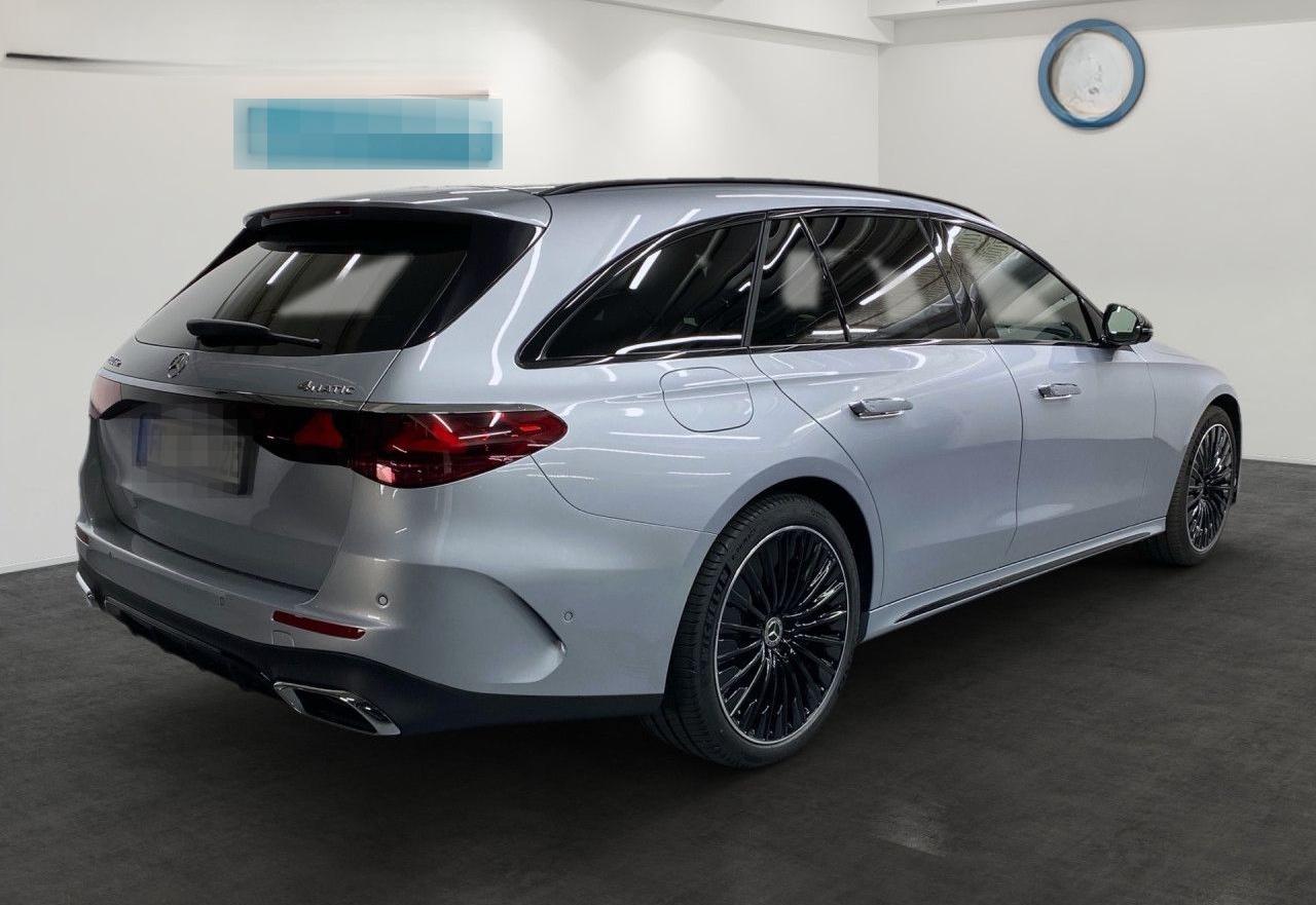 Mercedes-Benz E 300 de T-Modell 4Matic AMG+PANO+AHK+PARK+DISTR foto 4