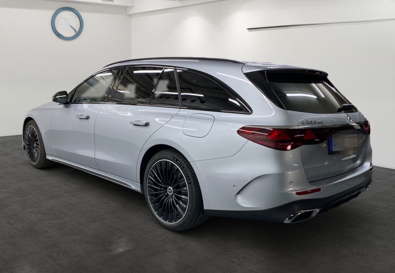 Mercedes-Benz E 300 de T-Modell 4Matic AMG+PANO+AHK+PARK+DISTR foto 5