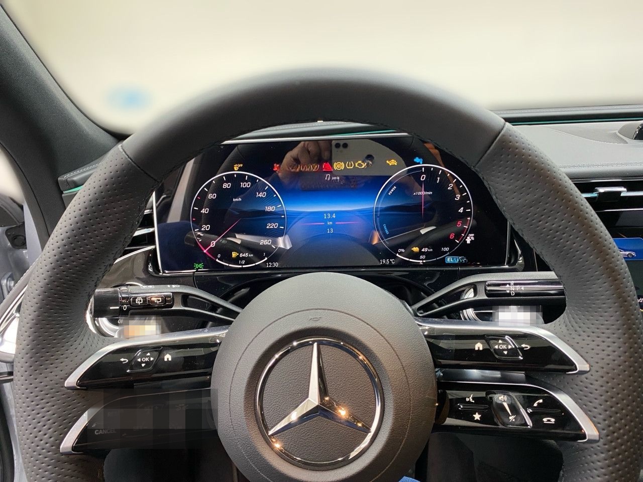 Mercedes-Benz E 300 de T-Modell 4Matic AMG+PANO+AHK+PARK+DISTR foto 9