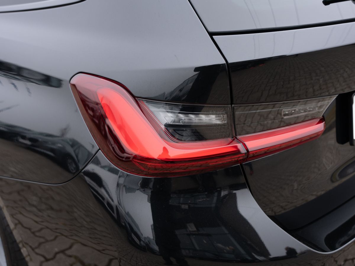 BMW 330d Touring xDrive M Sport. Neupreis 78.200.- E foto 19