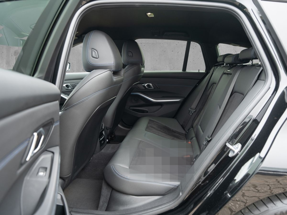 BMW 330d Touring xDrive M Sport. Neupreis 78.200.- E foto 9