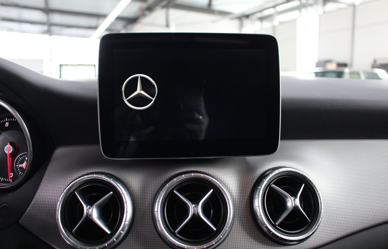 Mercedes-Benz CLA 200 SB Urban LED Panorama Navi Kamera SHZ foto 12