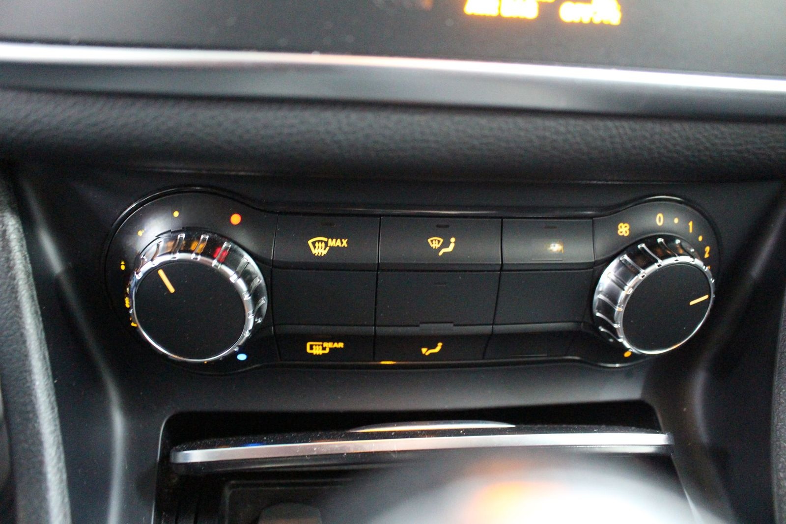 Mercedes-Benz CLA 200 SB Urban LED Panorama Navi Kamera SHZ foto 14