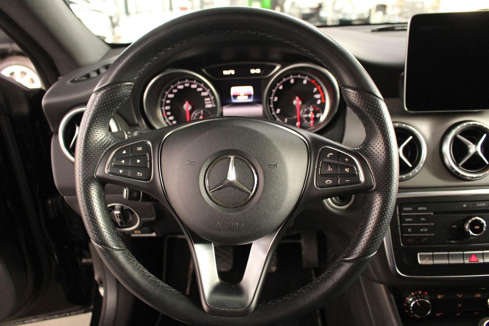 Mercedes-Benz CLA 200 SB Urban LED Panorama Navi Kamera SHZ foto 9