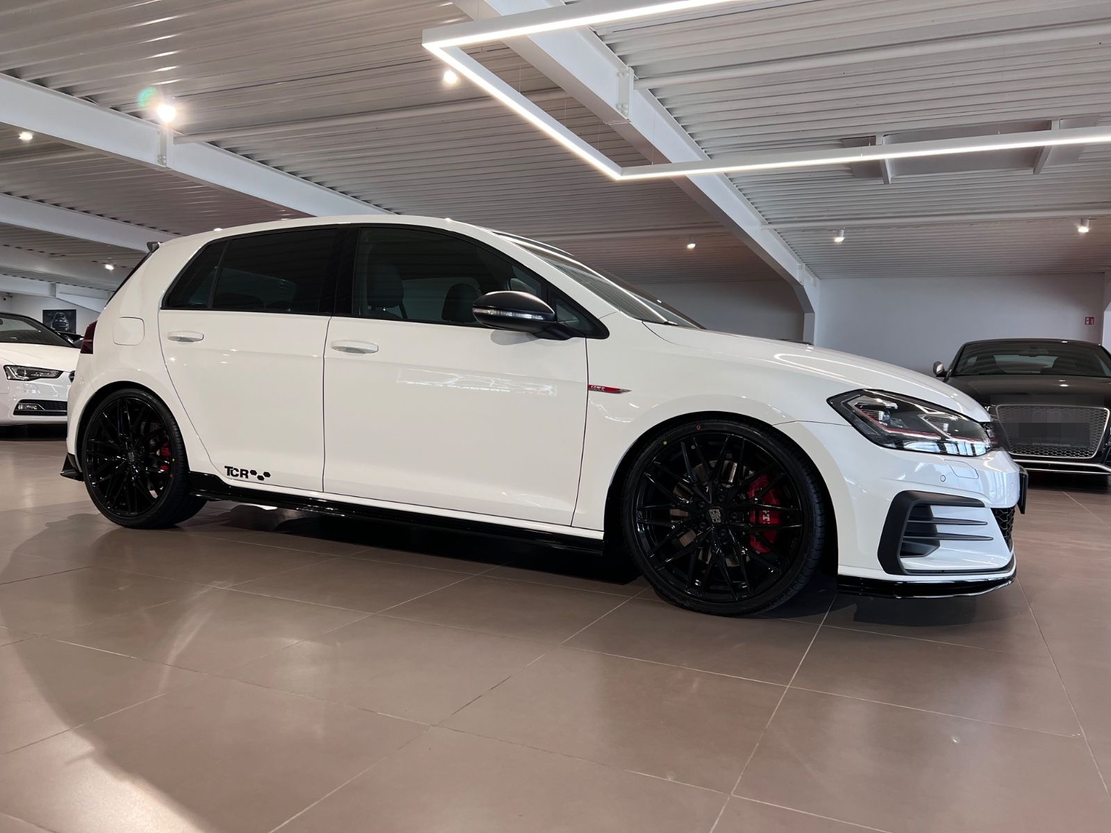 Volkswagen Golf 2.0 TSI DSG GTI TCR ACC 19Zoll NAVI 1.HAND foto 14