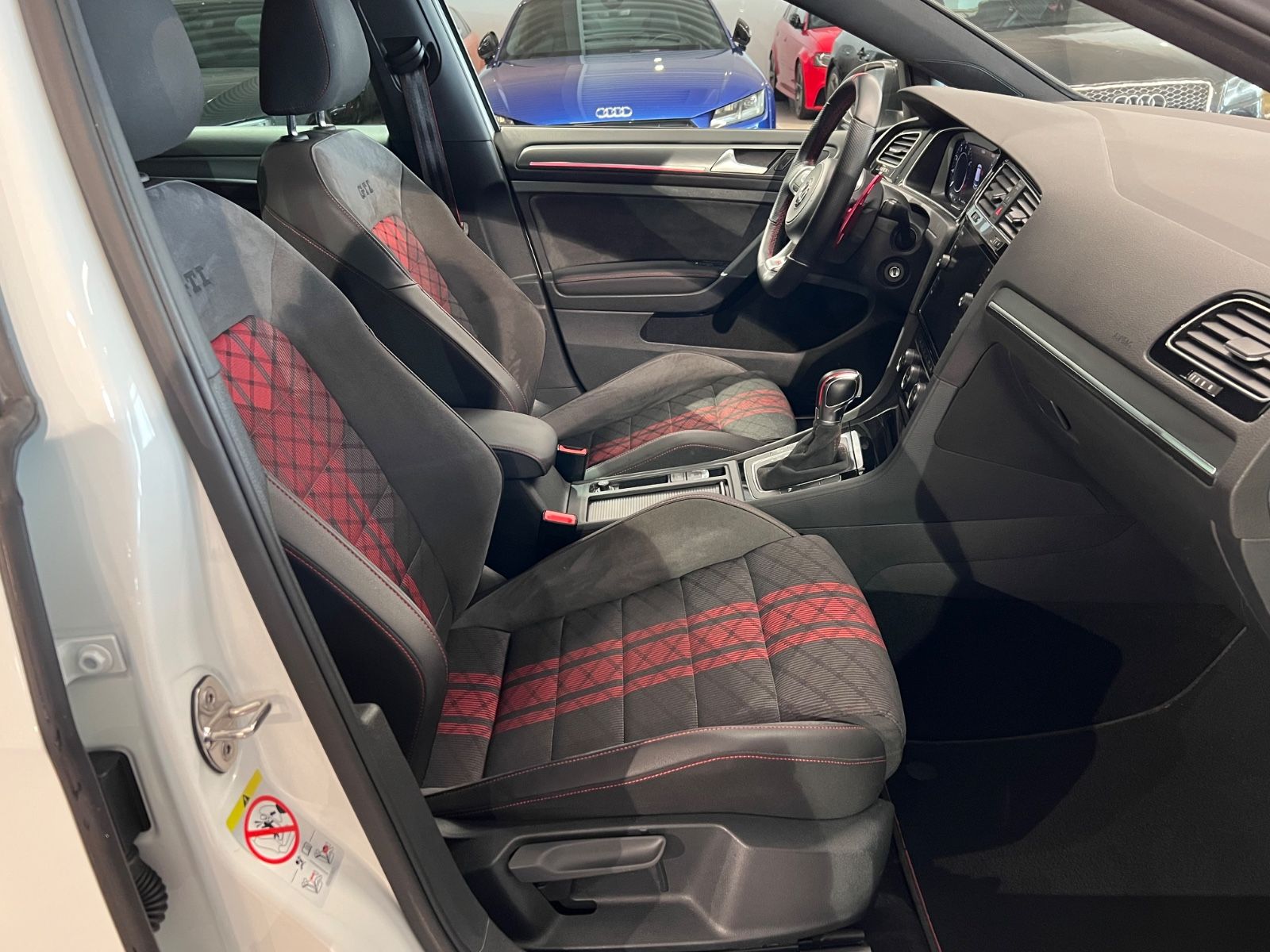 Volkswagen Golf 2.0 TSI DSG GTI TCR ACC 19Zoll NAVI 1.HAND foto 16