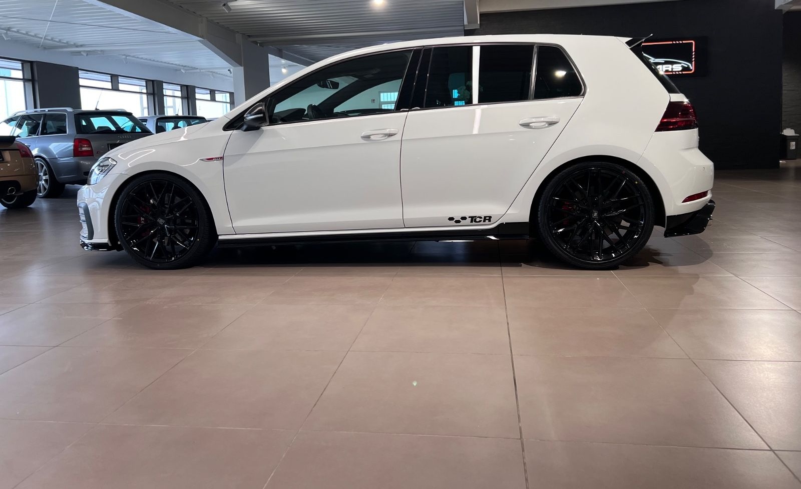 Volkswagen Golf 2.0 TSI DSG GTI TCR ACC 19Zoll NAVI 1.HAND foto 4