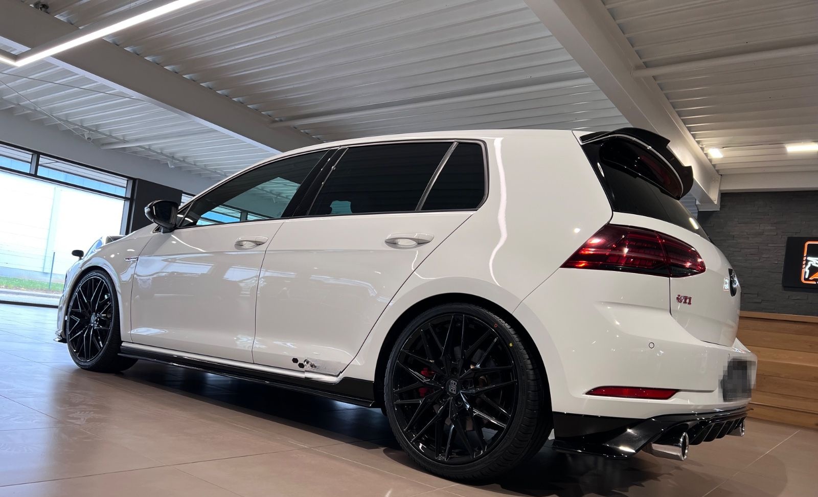 Volkswagen Golf 2.0 TSI DSG GTI TCR ACC 19Zoll NAVI 1.HAND foto 5