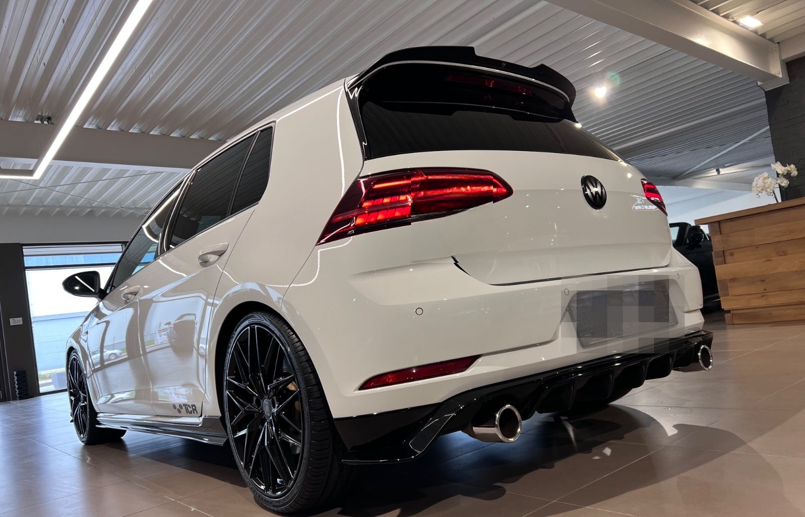 Volkswagen Golf 2.0 TSI DSG GTI TCR ACC 19Zoll NAVI 1.HAND foto 6