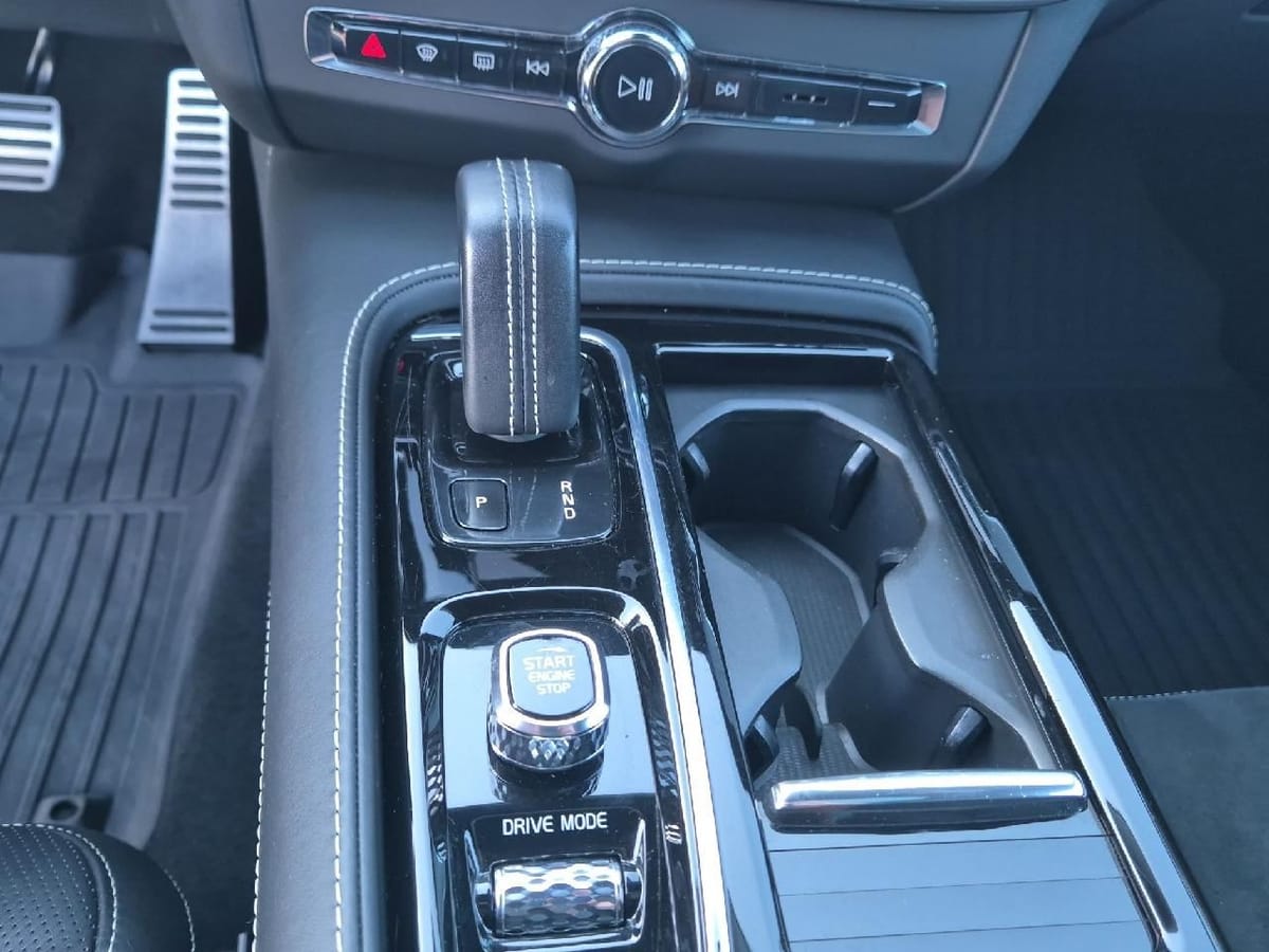 Volvo V90 Kombi R Design PHEV AWD *Pano*AHK*Elek foto 14