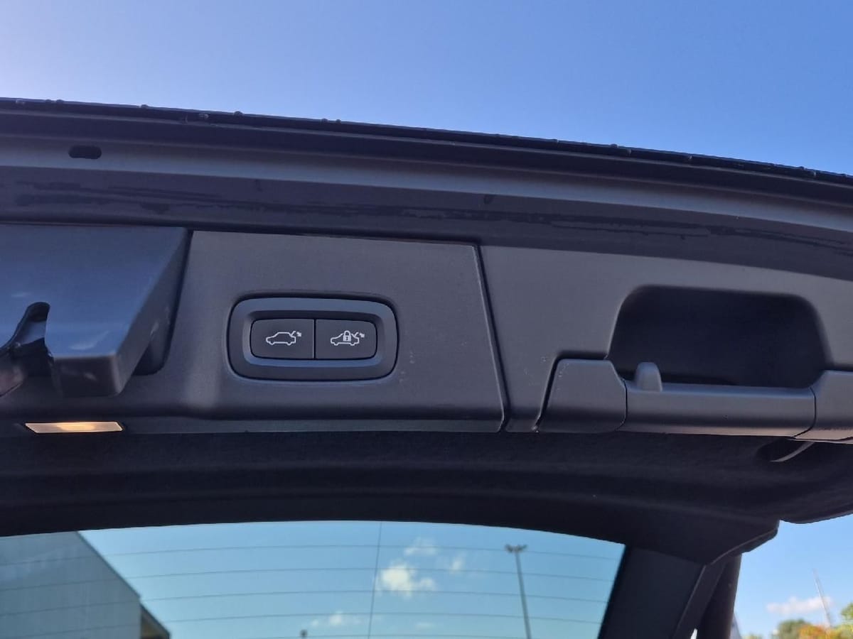 Volvo V90 Kombi R Design PHEV AWD *Pano*AHK*Elek foto 19