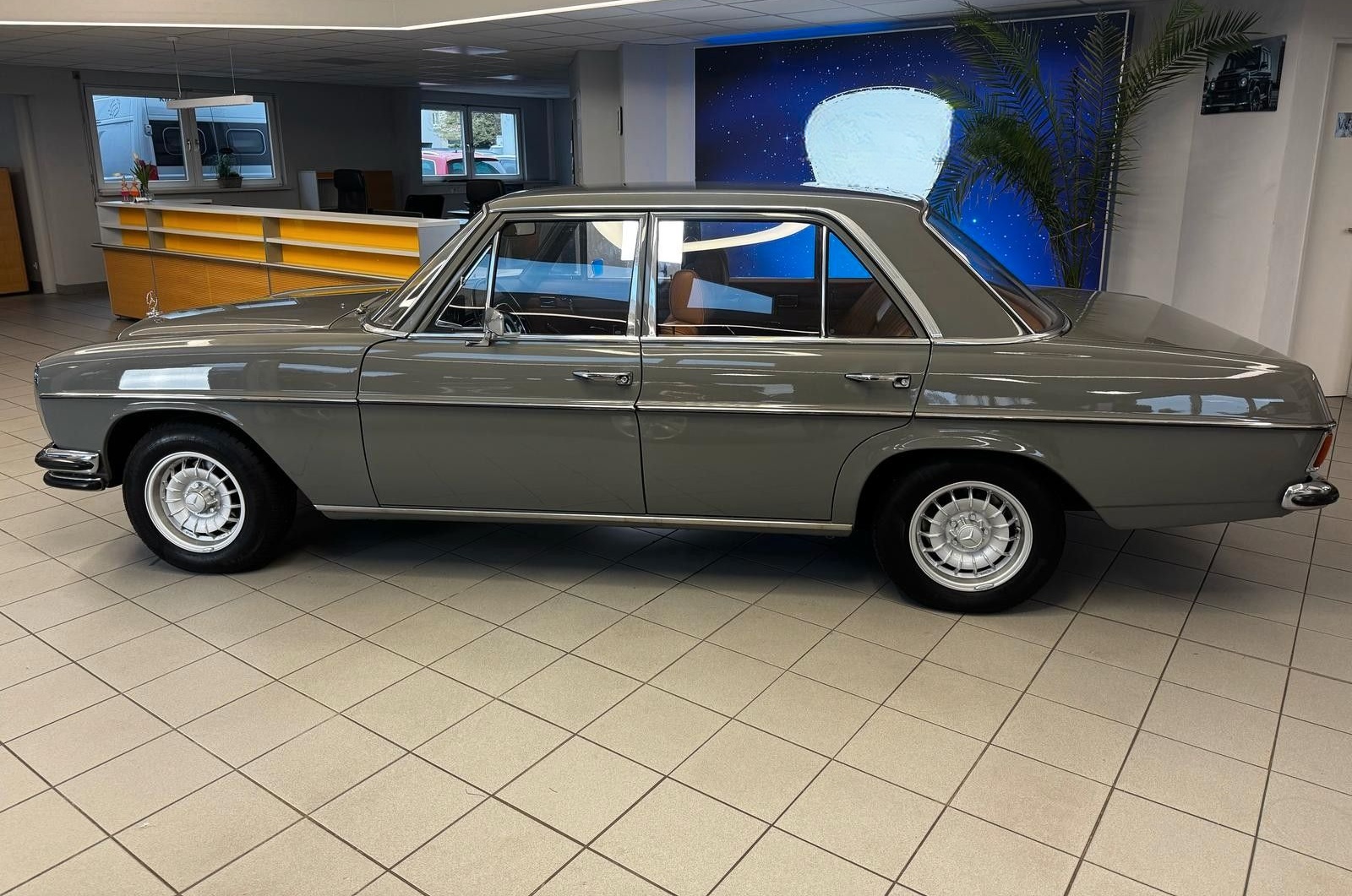 Mercedes-Benz E 220 - W115 - Top foto 2
