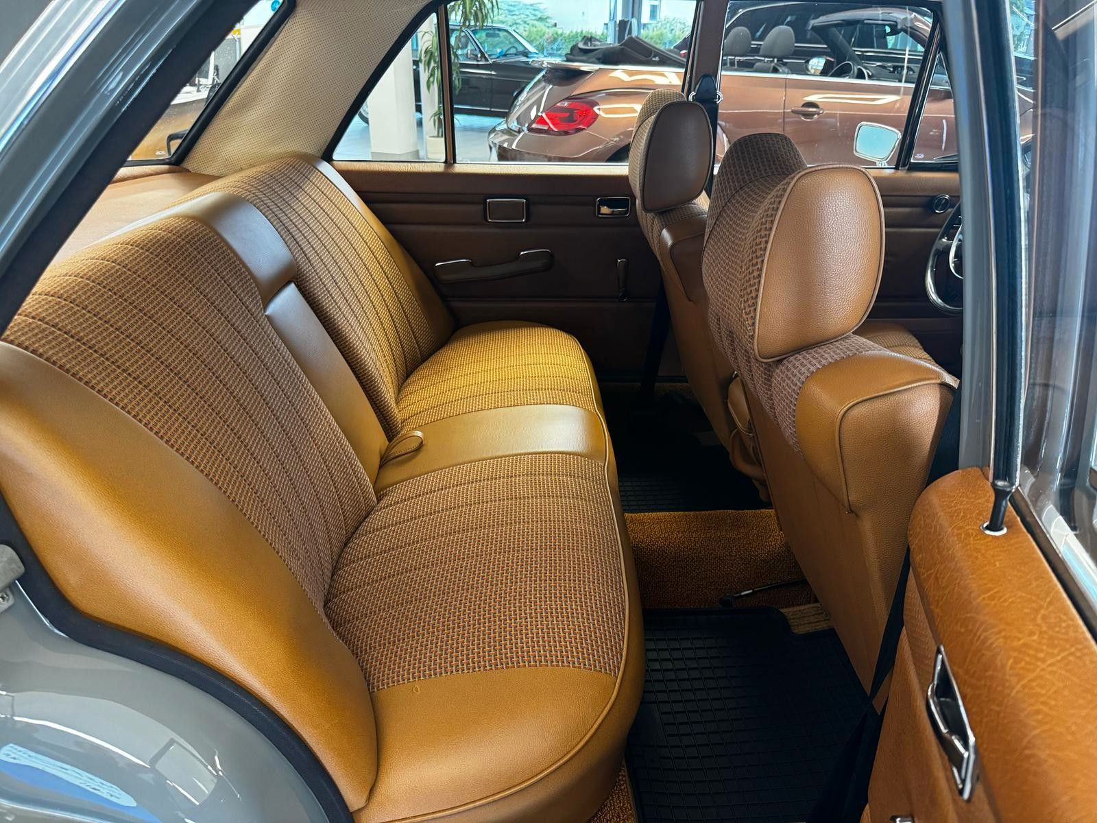 Mercedes-Benz E 220 - W115 - Top foto 11