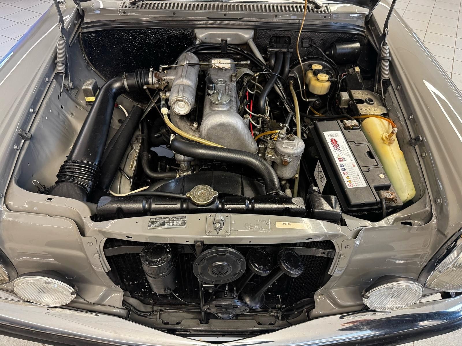 Mercedes-Benz E 220 - W115 - Top foto 15